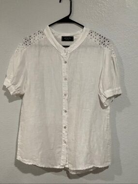 Avolto White Linen Button-Up Top